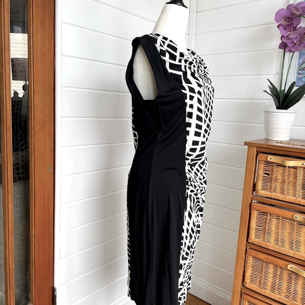 🆕 Point Zero Size XL Black & White geometric design knee-length dress - Picture 2 of 11